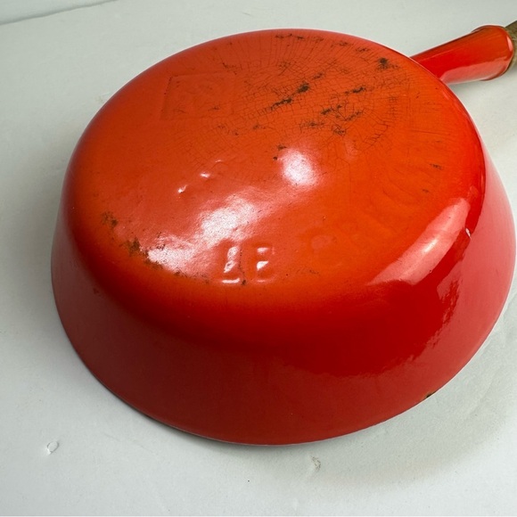 Vintage Le Creuset Cast Iron Enamel #24 ORANGE Skillet Pan & Wooden Handle - Picture 10 of 13